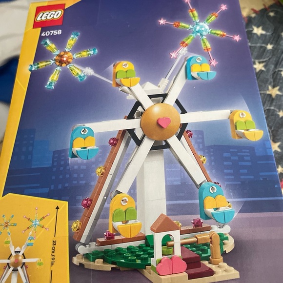 LEGO Creator Colorful Ferris Wheel Set - Picture 3 of 5